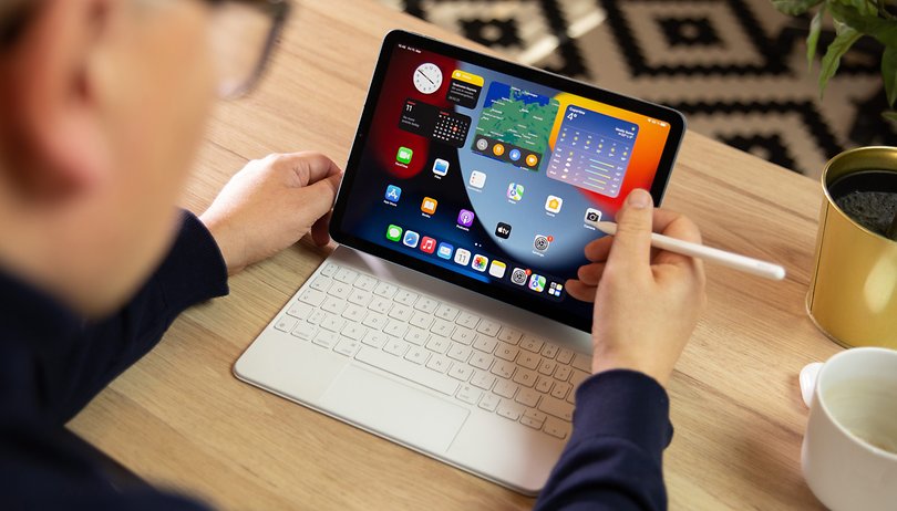 NextPit Apple iPad Air billentyűzet