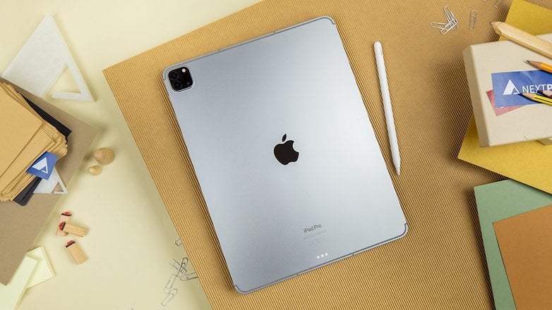 iPad Pro (2022) hátlapja