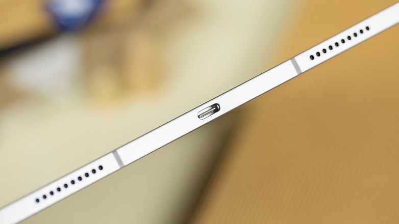 L'iPad Pro (2022) d'Apple est doté d'un port USB-C et de quatre haut-parleurs stéréo. / nextpit