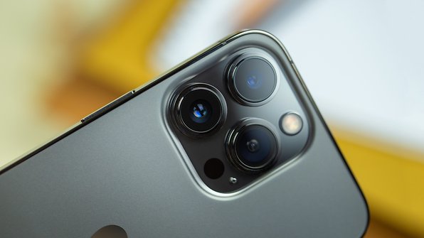 The 2023 iPhone 15 Pro Max: all alone with a periscopic camera?