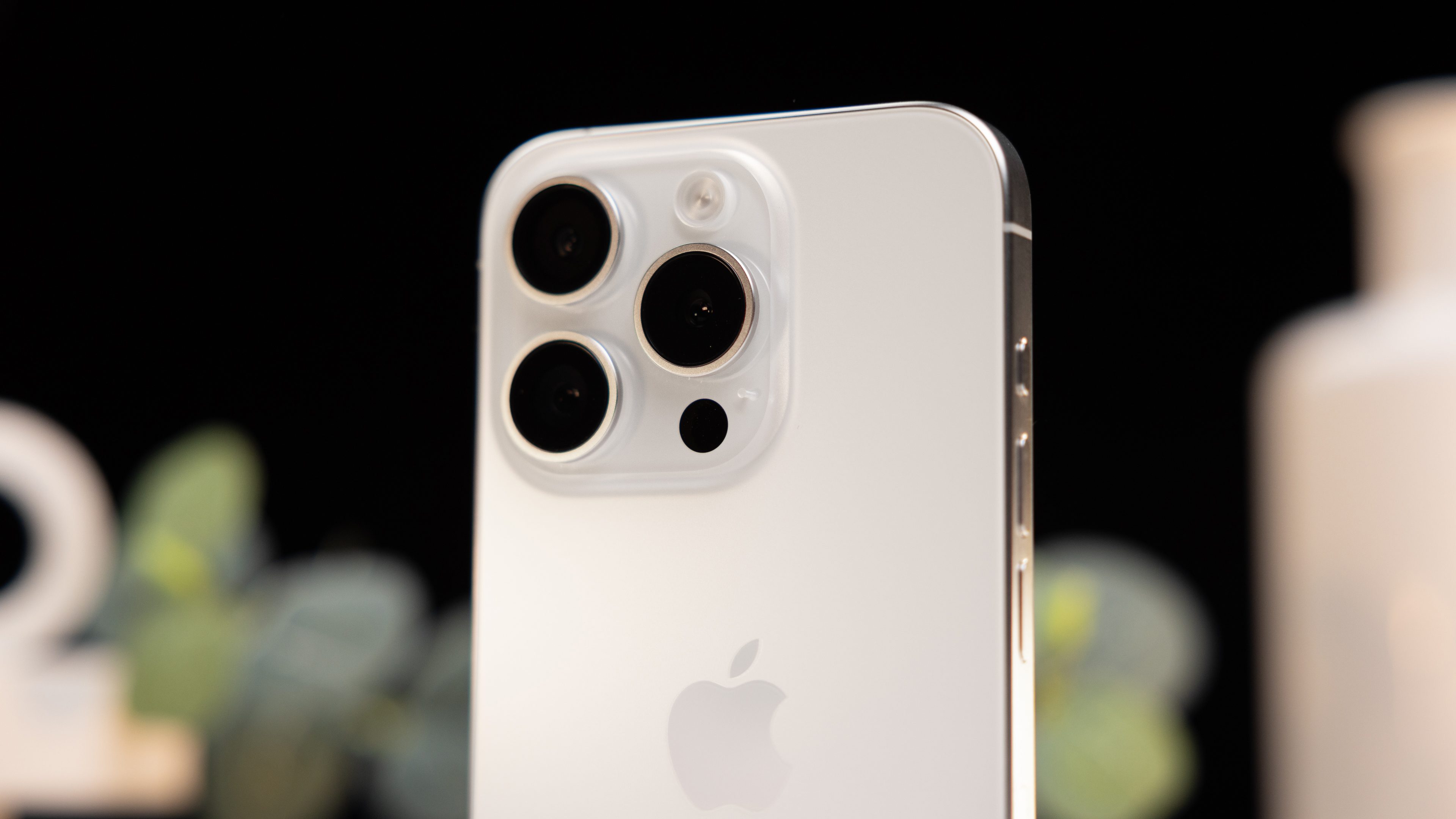 Apple iPhone 16 Pro's Huge Camera May Beat the Galaxy S24 Ultra