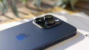 iPhone 15 Pro Max Detailaufnahme Blau