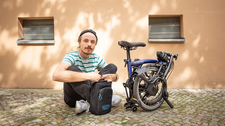 Brompton Electric összecsukott állapotban