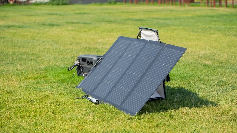 The 220 W solar panel generates solar energy on both the front and the back. EcoFlow 220W Bifacial Portable Solar Panel