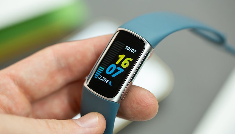 NextPit Fitbit Charge 5 dari dekat