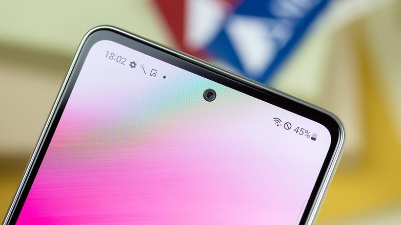 Blick auf die obere Vorderseite des Galaxy A53