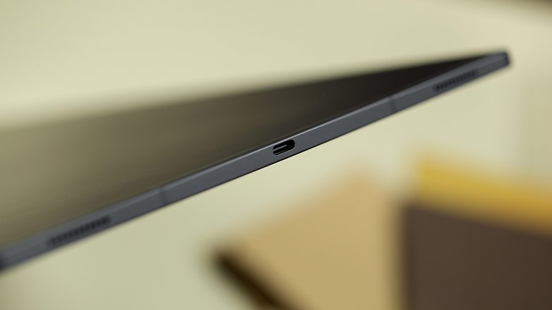 NextPit Galaxy Tab S8 Ultra USB