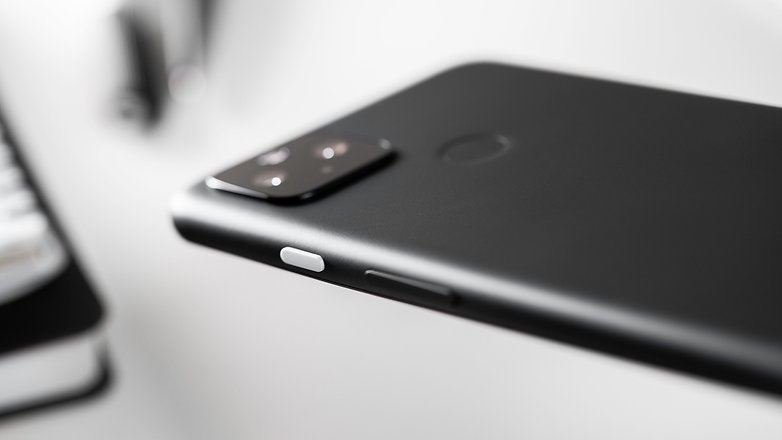 NextPit Google Pixel 4a 5G side