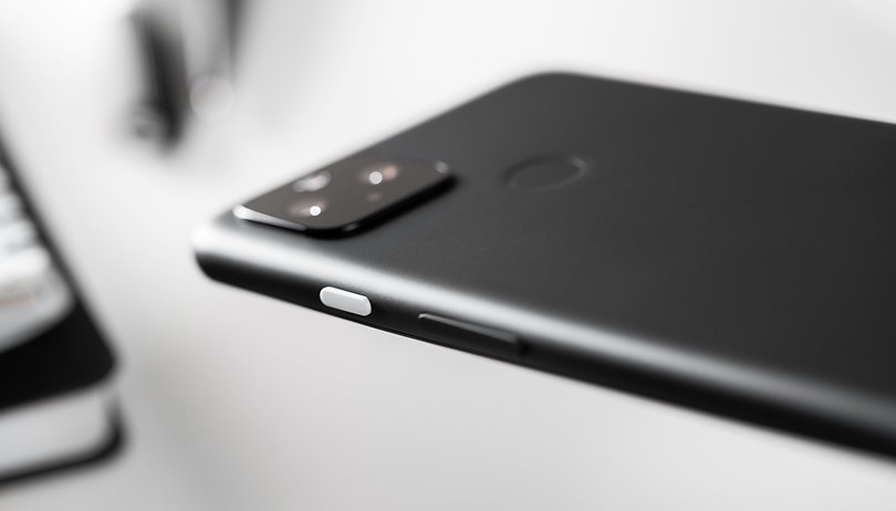 NextPit Google Pixel 4a 5G side