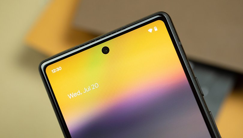 NextPit Google Pixel 6a elülső kamera