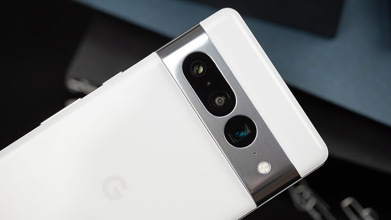 Google Pixel 7 Pro test vu de dos avec module photo