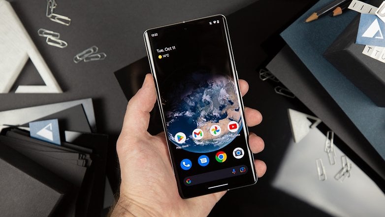 Google Pixel 7 Pro vu de face ecran Amoled