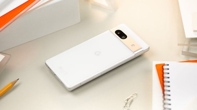 Gambar ulasan Google Pixel 7a