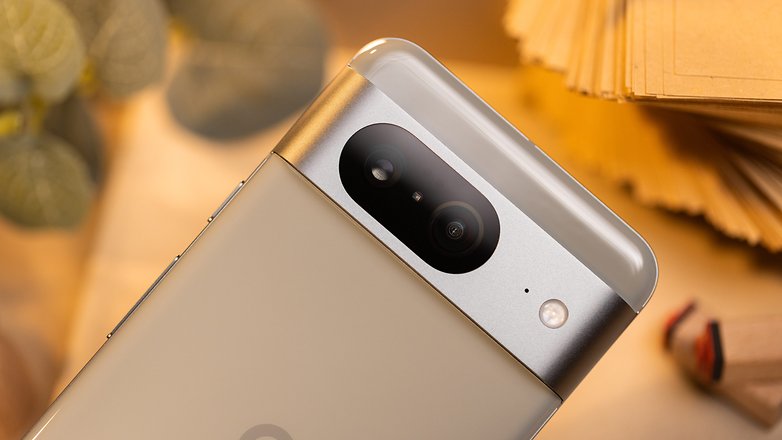 Modul kamera Google Pixel 8 dari dekat