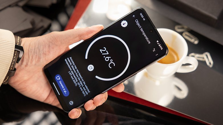 Penderia suhu digunakan dengan Pixel 8 Pro