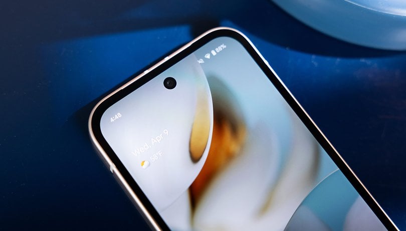 Flicker Be Gone: Google Pledges Fix for Pixel's Major Screen Flaw nextpit Google Pixel 9a Front Camera
