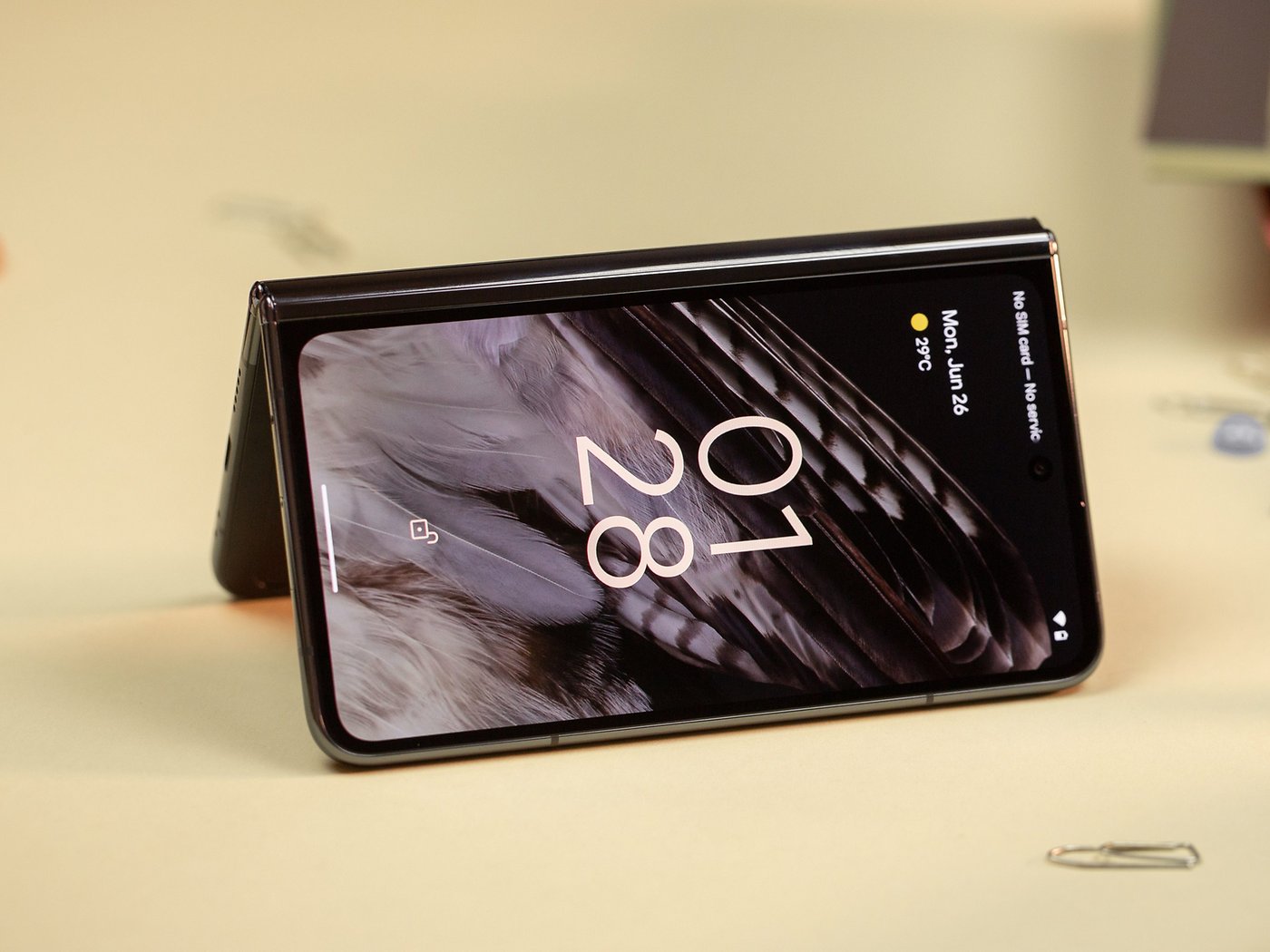 Google Pixel Fold(ピクセルフォールド)はSIMフリー？SIMロック