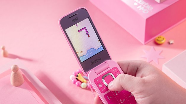 A pink Barbie phone displaying the Snake game with a score of 4.