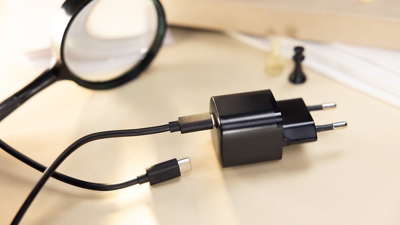 L'adaptateur secteur en USB-C du Homey Pro