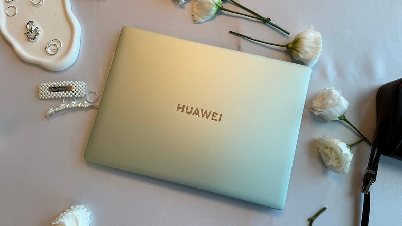 Le Huawei MateBook 14 fermé