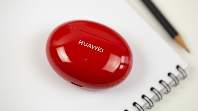 NextPit Huawei Freebuds 4i case