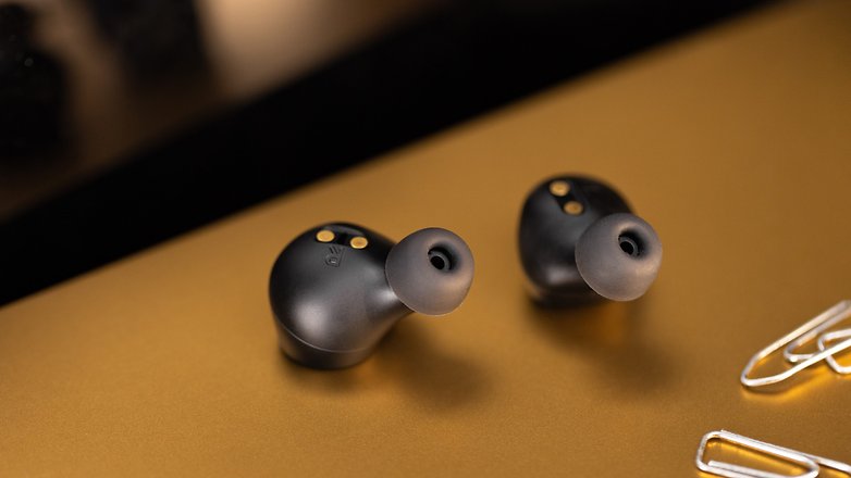 Jabra Elite 7 Pro in der Nahaufnahme