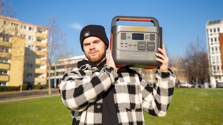 Thomas with the Jackery Explorer 1000 Pro