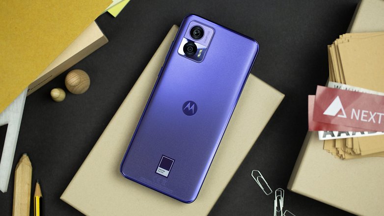 Motorola Edge 30 Neo color lila violeta