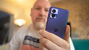 Test du Motorola Edge 30 Neo: Un bon milieu de gamme compact taillé pour le streaming