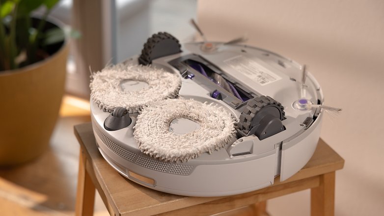 Similar to its predecessor, the Freo X Ultra sports a pair of rotating mopping pads.