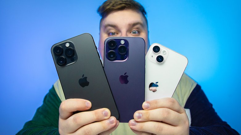 Antoine mit drei verschiedenen iPhones