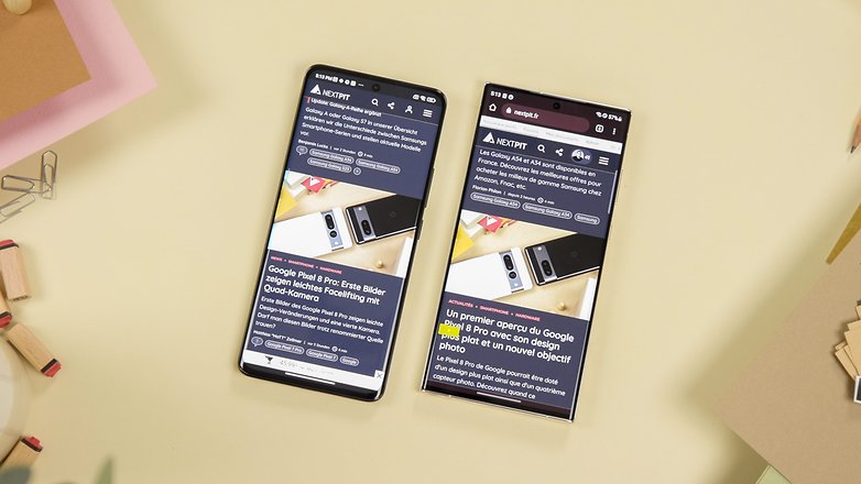 Les Galaxy S23 Ultra et Xiaomi 13 Pro tenus côte à côte et vus de face avec leurs écrans allumés