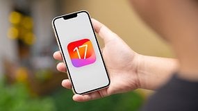 iOS 17 logo displayed on an iPhone 14 for NextPit