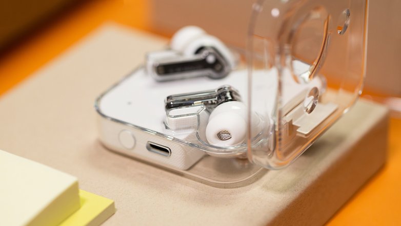 NextPit Nothing Ear 1 case usb