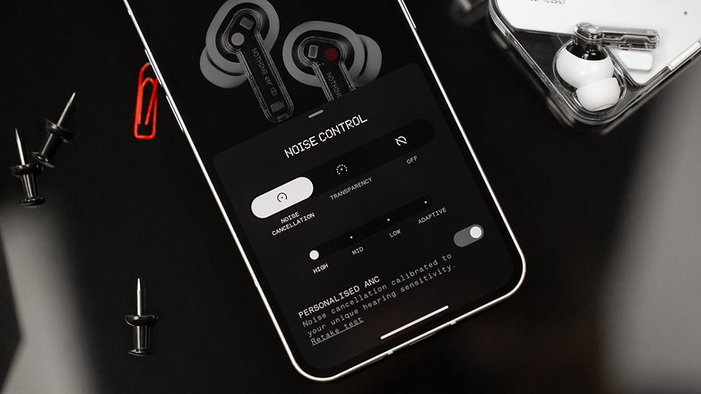 Un aperçu de l'application Nothing X sur le Nothing Phone (1) avec les réglages de la réduction de bruit active
