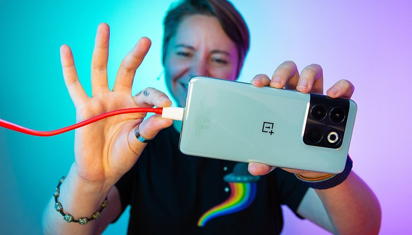 Den här OnePlus 11-varianten laddas 20 procent långsammare — men det är okej