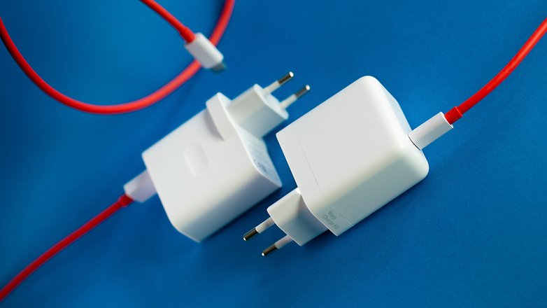 NextPit OnePlus 8T chargers