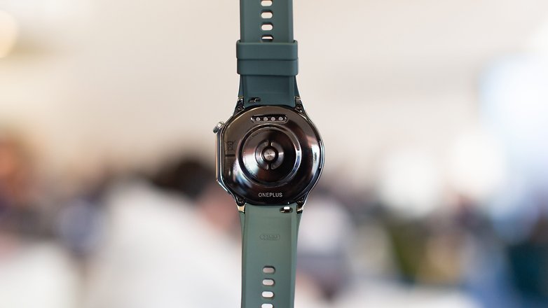 OnePlus Watch 2 hands-on pictures