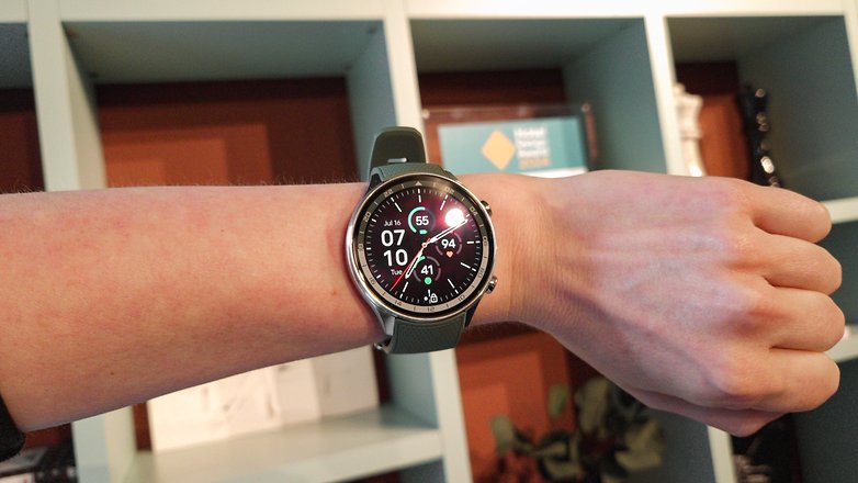 OnePlus Watch 2R hands-on