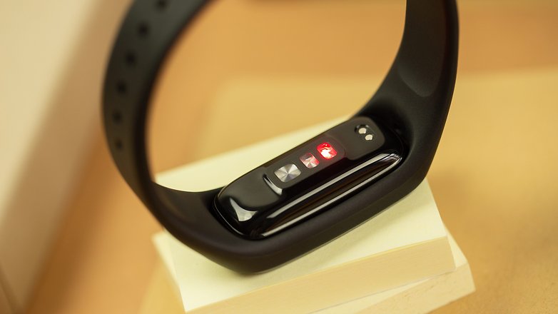 Test du Xiaomi Mi Band 6: Le roi est mort, vive le roi!