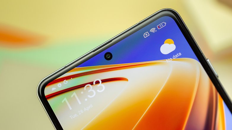 Das Display des Poco F4 GT mit Punch-Hole-Notch