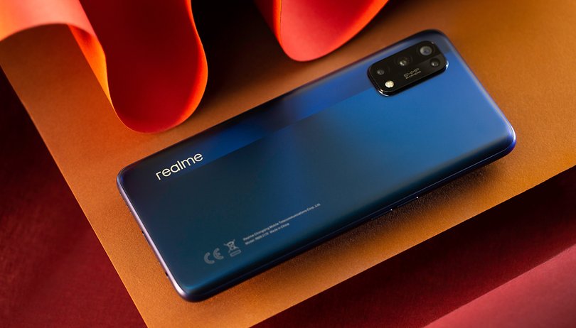 NextPit Realme 7 Pro back