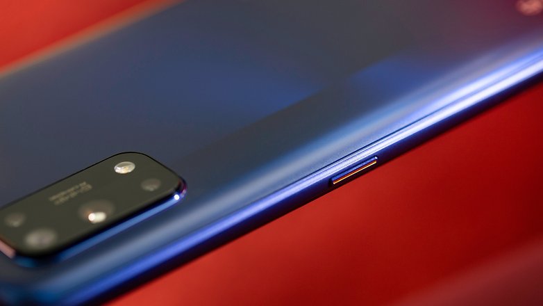 NextPit Realme 7 Pro side button