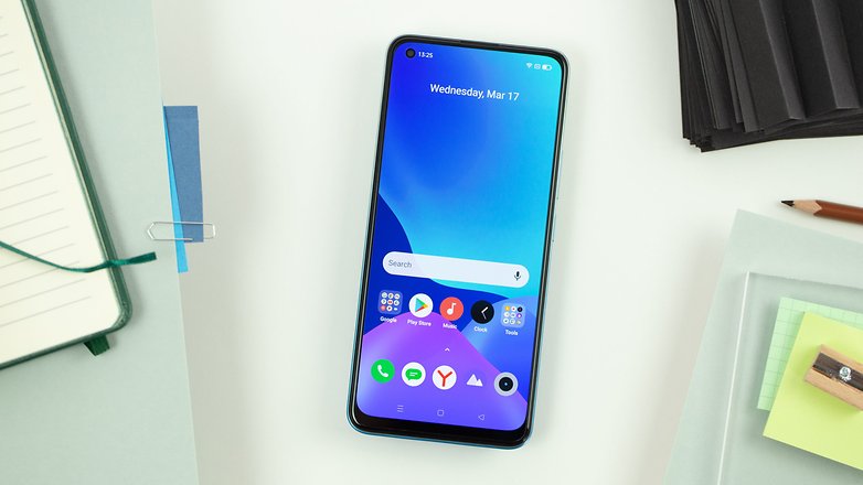 NextPit Realme 8 Pro display