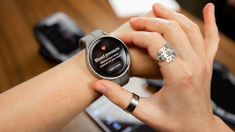 A Galaxy Watch 5 Pro vérnyomásmérő képernyő részletesen.