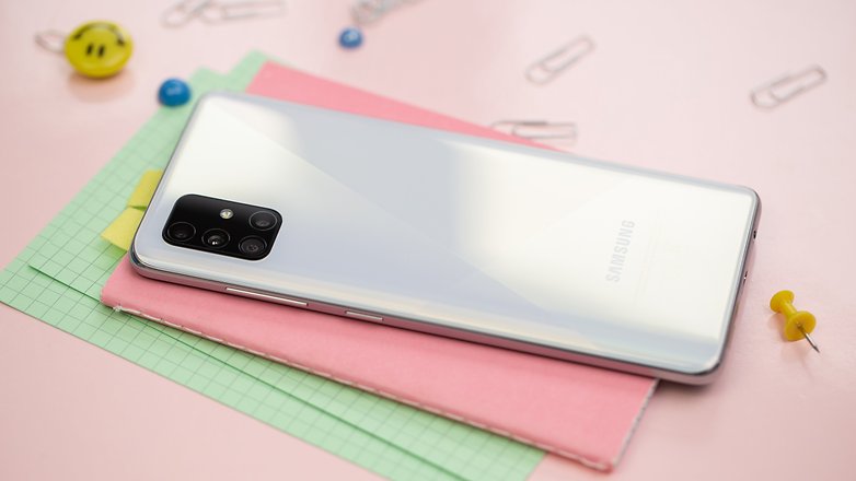 Test du Samsung Galaxy A51 : un smartphone à l'écran somptueux qui se  contente du minimum