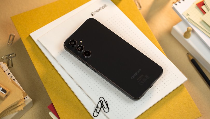 Le Samsung Galaxy A54 passe bien en dessous de 400€ avec un chargeur offert