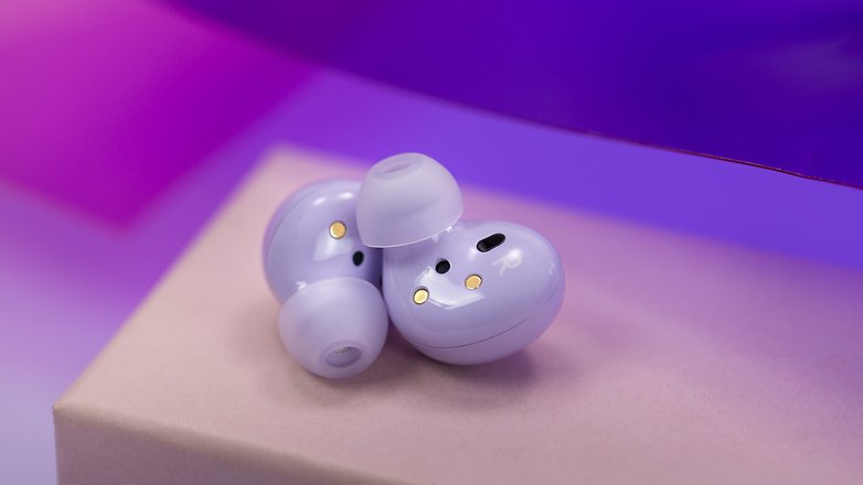 NextPit Samsung Galaxy Buds2 headphones 2