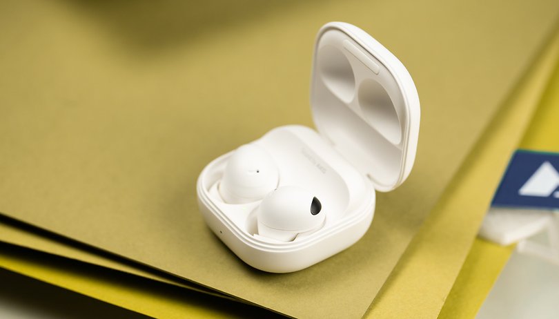 NextPit Samsung Galaxy Buds 2 Pro Case Open