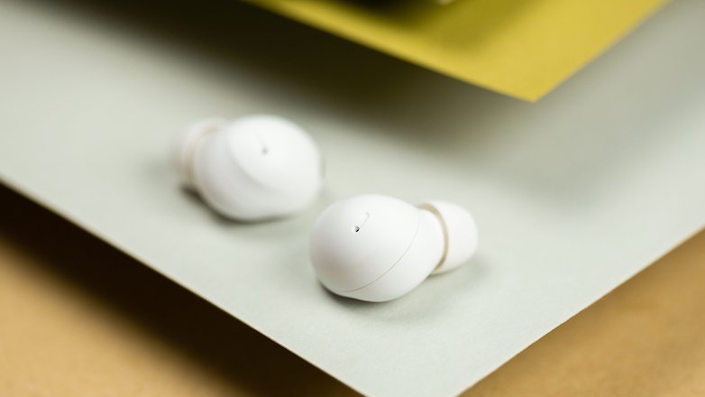 galaxy buds 2 pro auf dem tisch